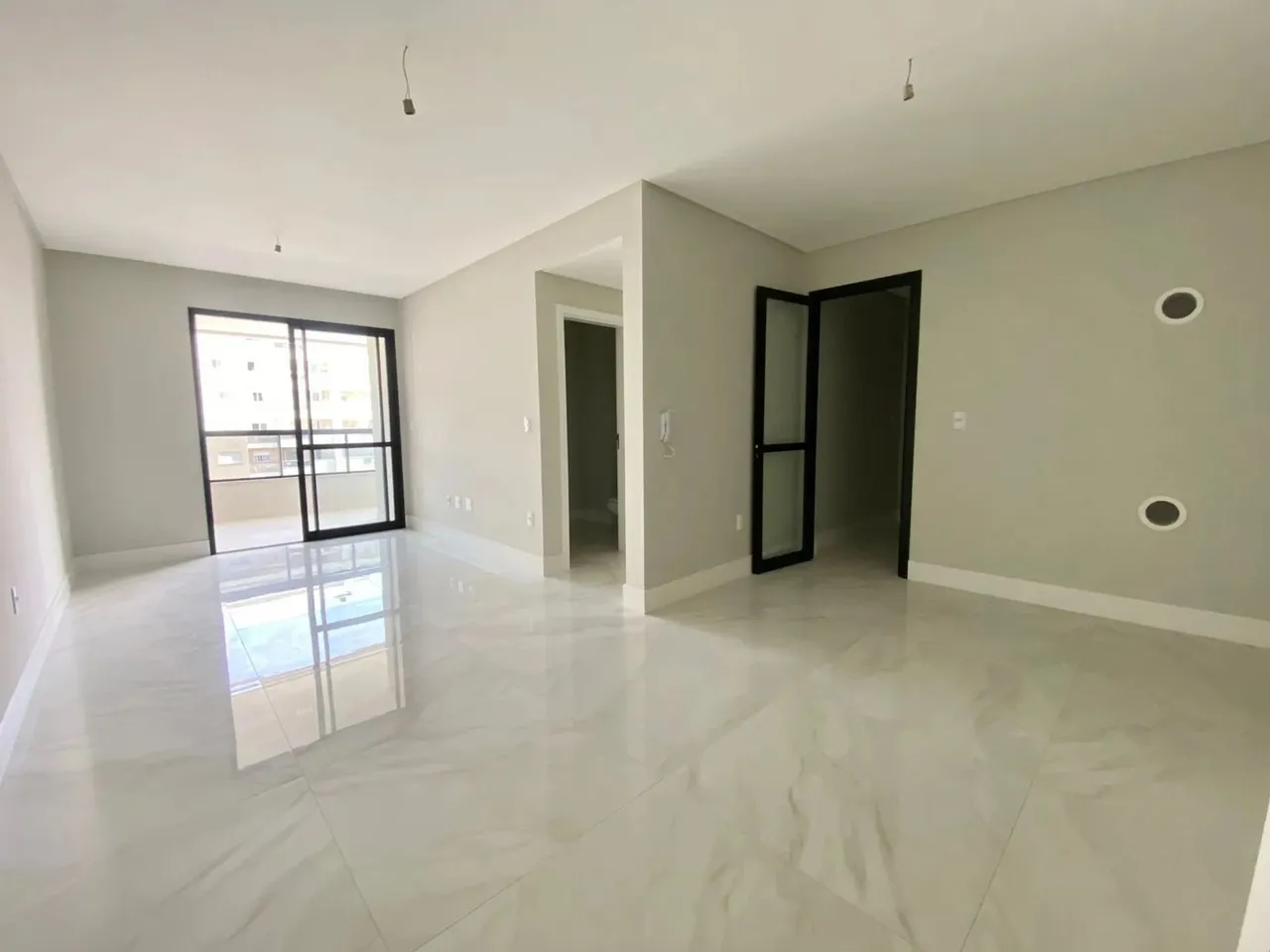 Apartamento Moderno com 2 Suítes em Campinas, São José, SC.