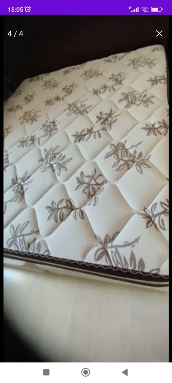 Colchão de espuma com tecido floral