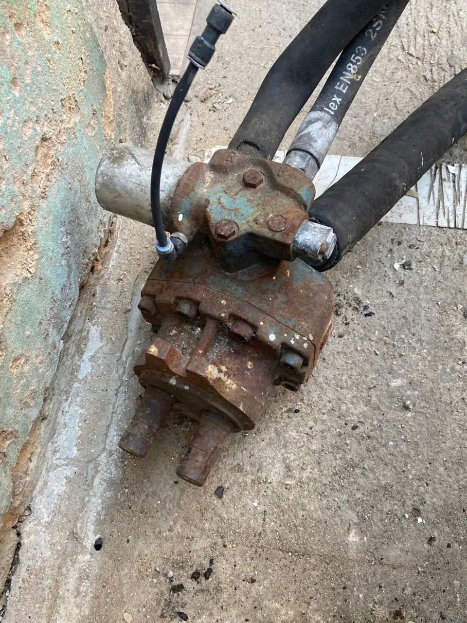 Tanque hidráulico e bomba com Cardan - Peças para caminhões - Montese,  Fortaleza 1461764424 | OLX