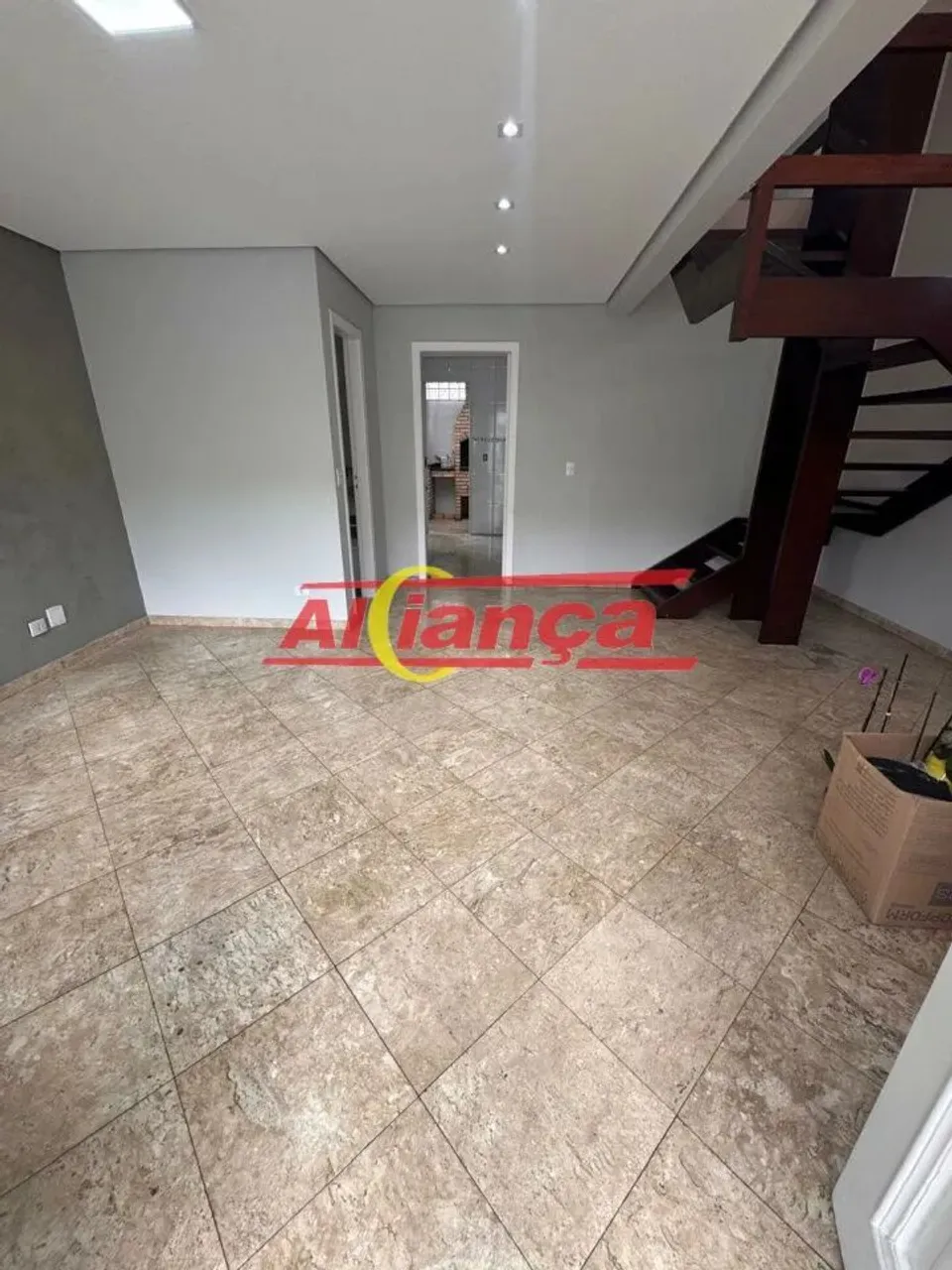 Sobrado em condomínio fechado para alugar com, 4 quartos, 4 banheiros, - Jardim Flor do Ca