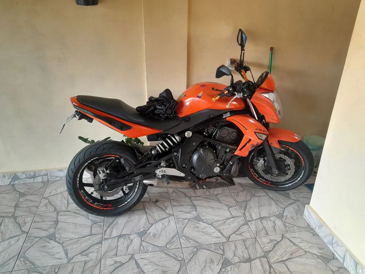 Kawasaki ER-6n 2013 - Laranja - Impecável