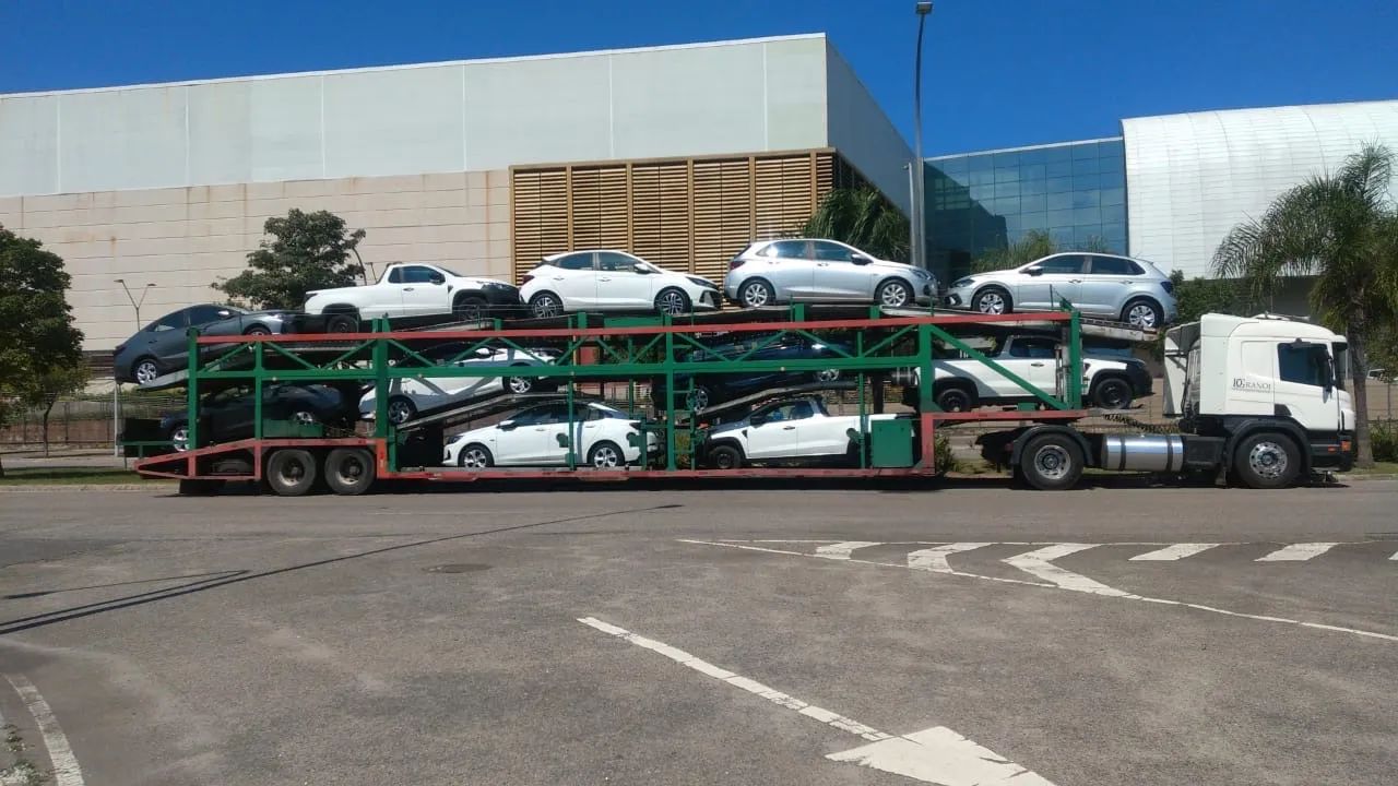 Carreta cegonha e cavalinho Scania 