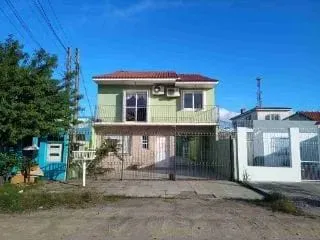 Casa à venda no Fragata, Pelotas/RS, com 252m², 5 dormitórios, 2 salas, 4 banheiros e 4 va