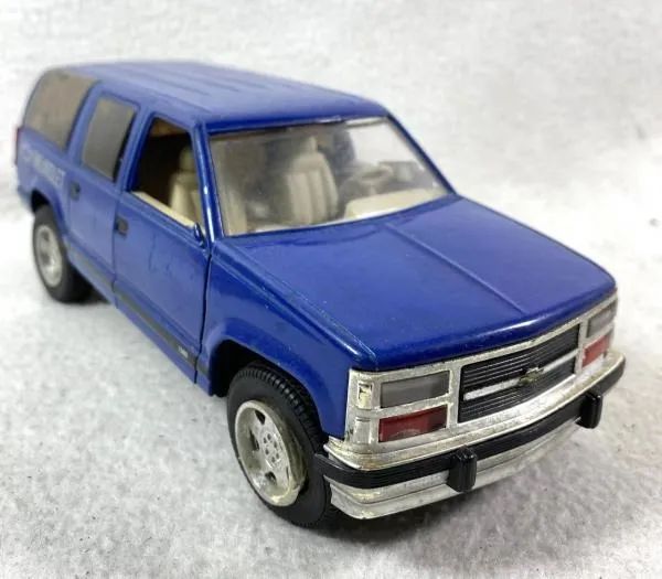 Miniatura Chevrolet Suburban 1993 Sunnyside 1/24 - Hobbies e