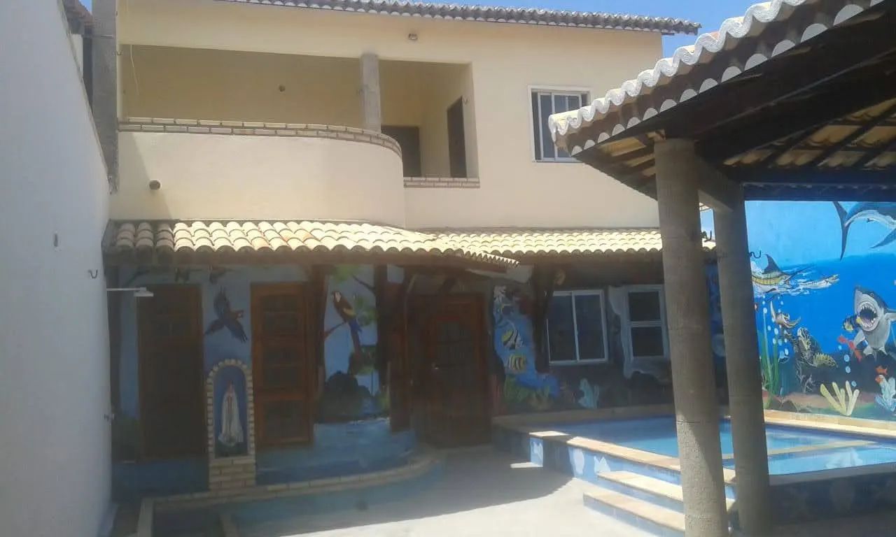 Alugo casa na praia,com cinco quartos, piscina e internet.