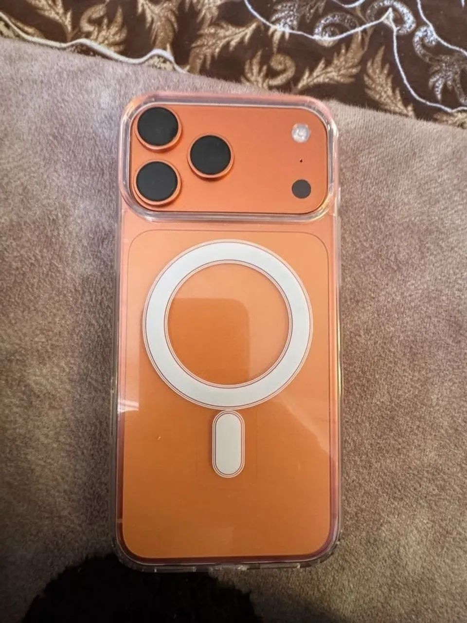 Iphone XR na carcaça do 17