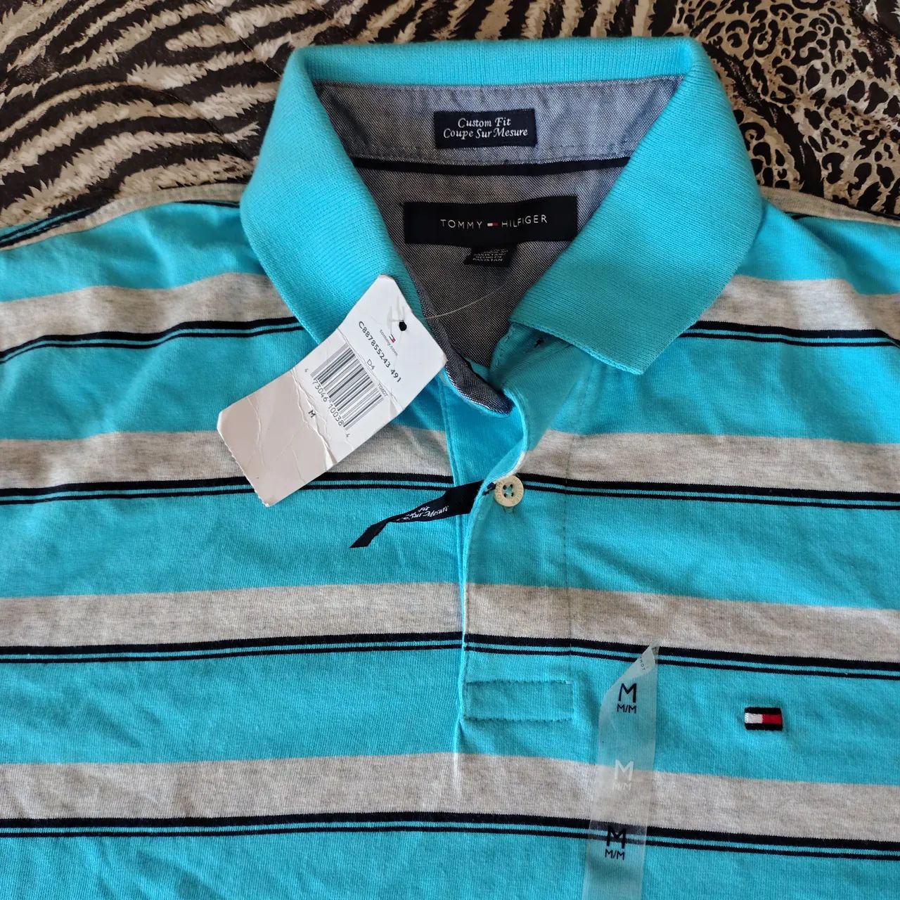 Camisa marca Tommy Hilfiger, nova, original, tamanho médio, importada.