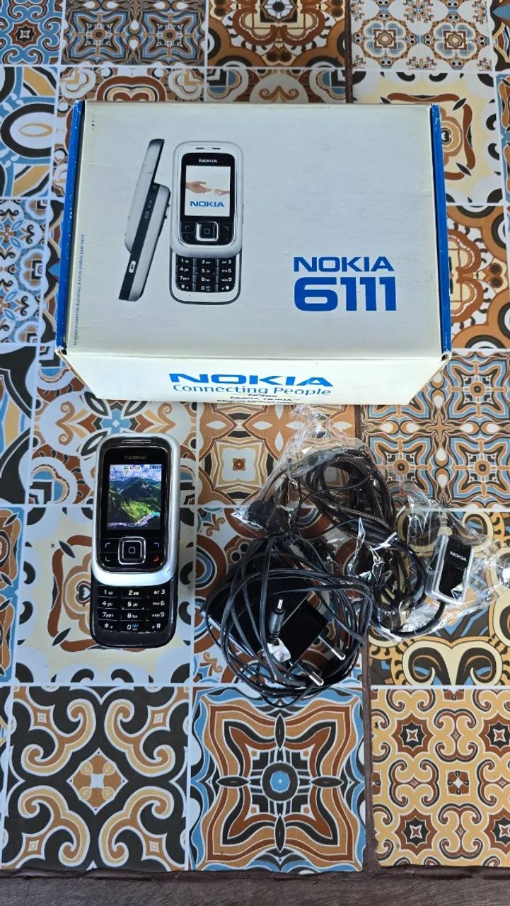 Nokia 6111 Black na caixa com acessórios operadora claro