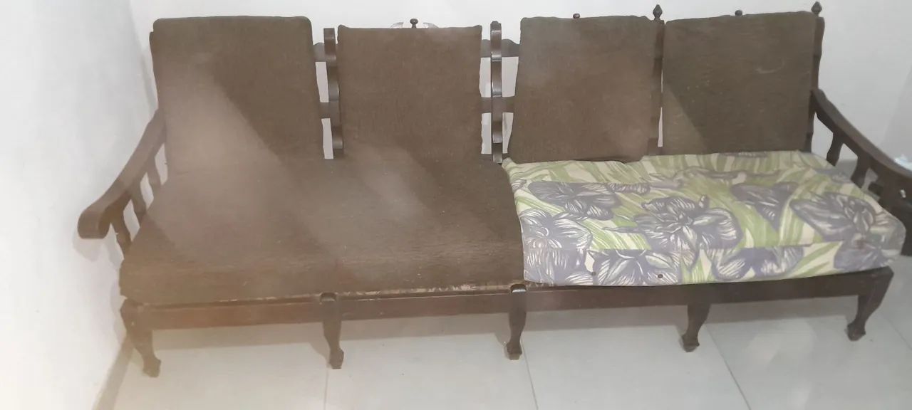 Vendo sofá 4 lugares em madeira maciça "antigo" - Foto 2