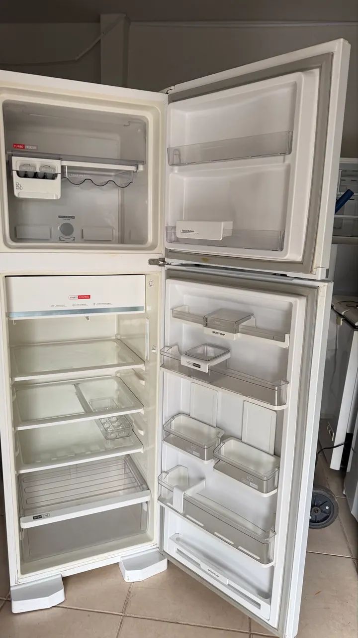 Geladeira Eletrolux Duplex 220v funcionando perfeitamente  - Foto 3