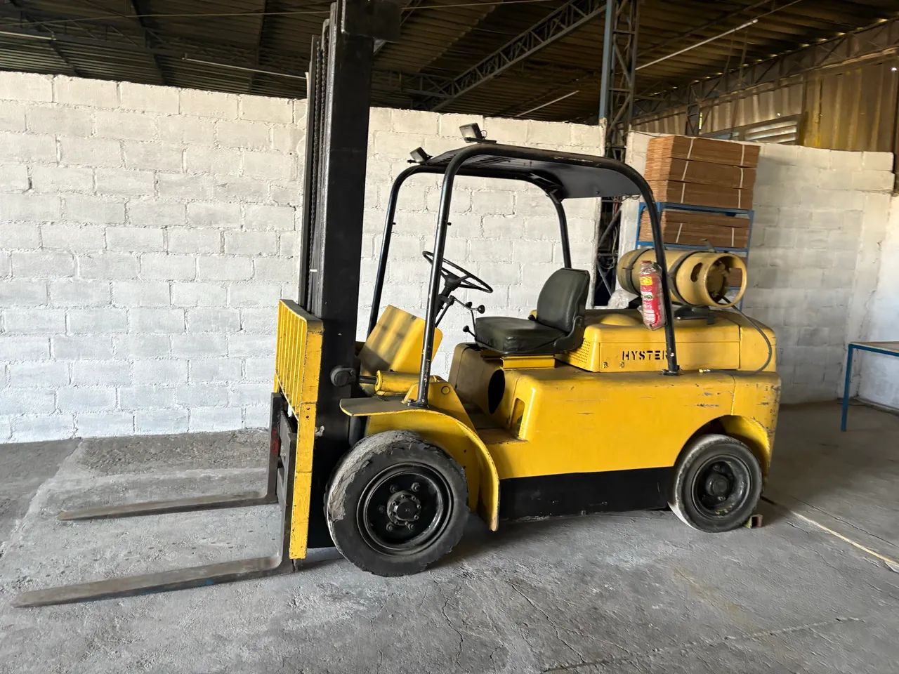 Empilhadeira Hyster H80J 4 Toneladas GLP | Motor 6 Cilindros Opala | Mecânica OK - Foto 6