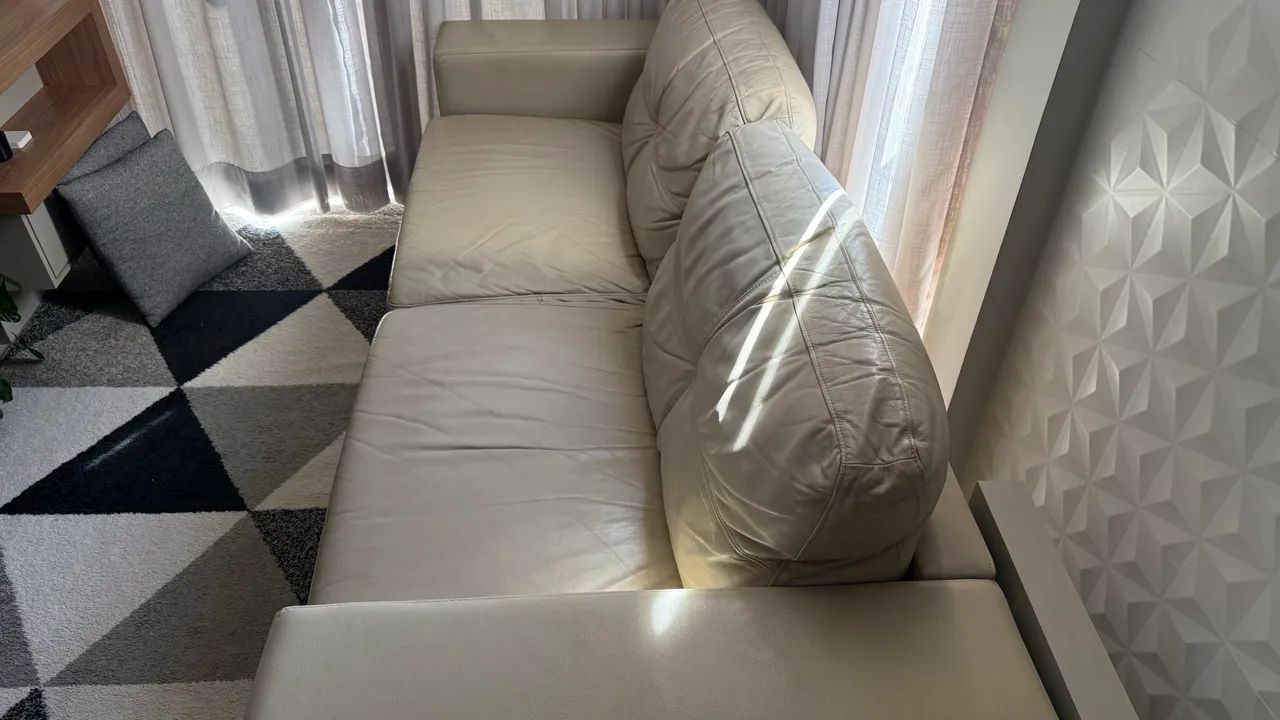 Sofá Domini 2.10m - 100% Couro Legítimo Pérola - Foto 3