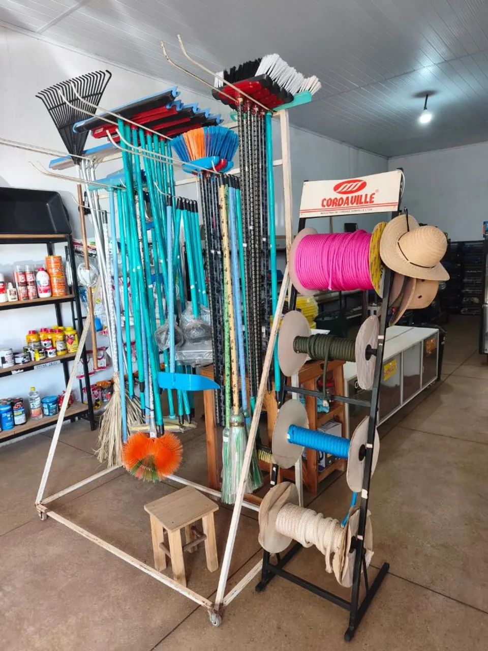 Vende se ferragista  - Foto 2