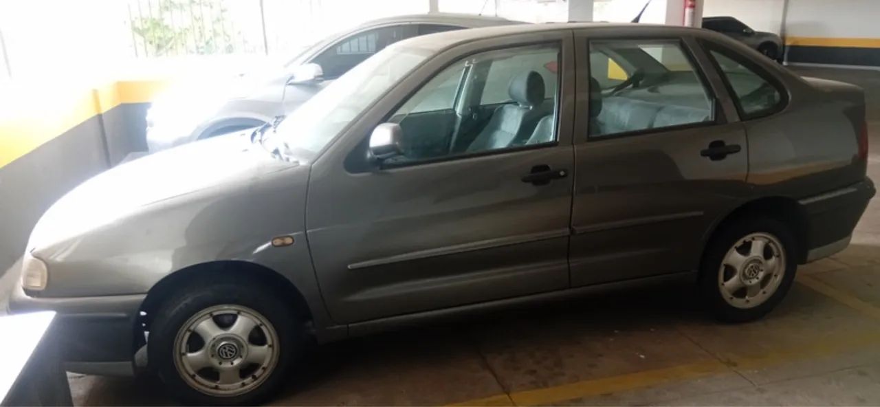 POLO CLASSIC 1.8 ANO 1999 COM 200.000 KM RARIDADE - Foto 4