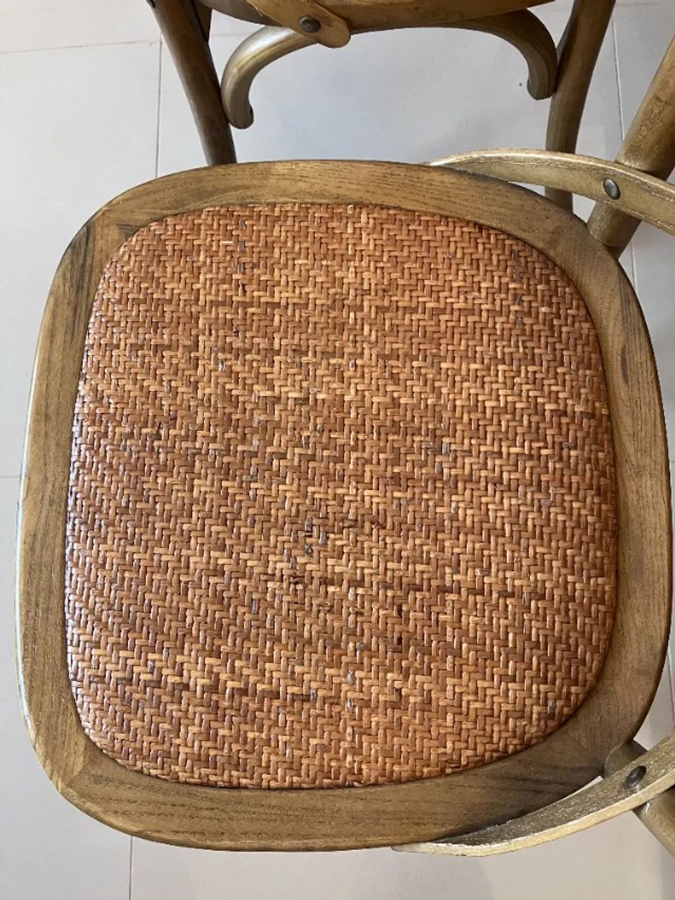 2 cadeiras de madeira com assento em Rattan - bem conservado - Foto 4
