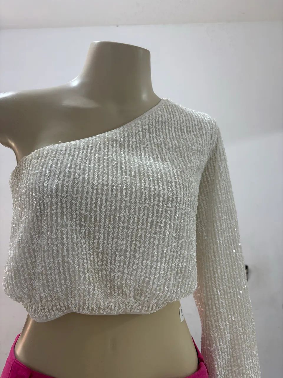 Blusa unilateral Off White Paete - Foto 2