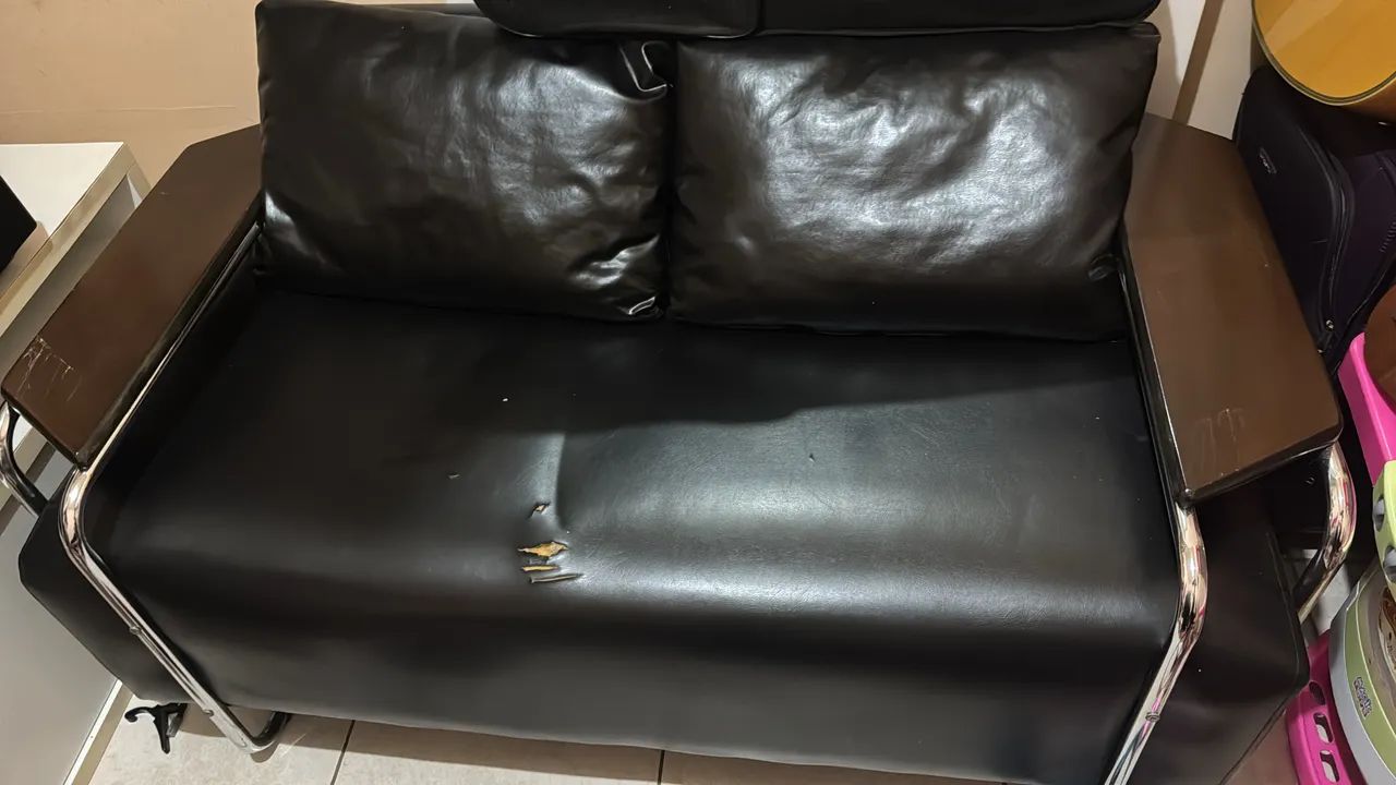 Sofá Couro Sintético Preto65704315378307120
