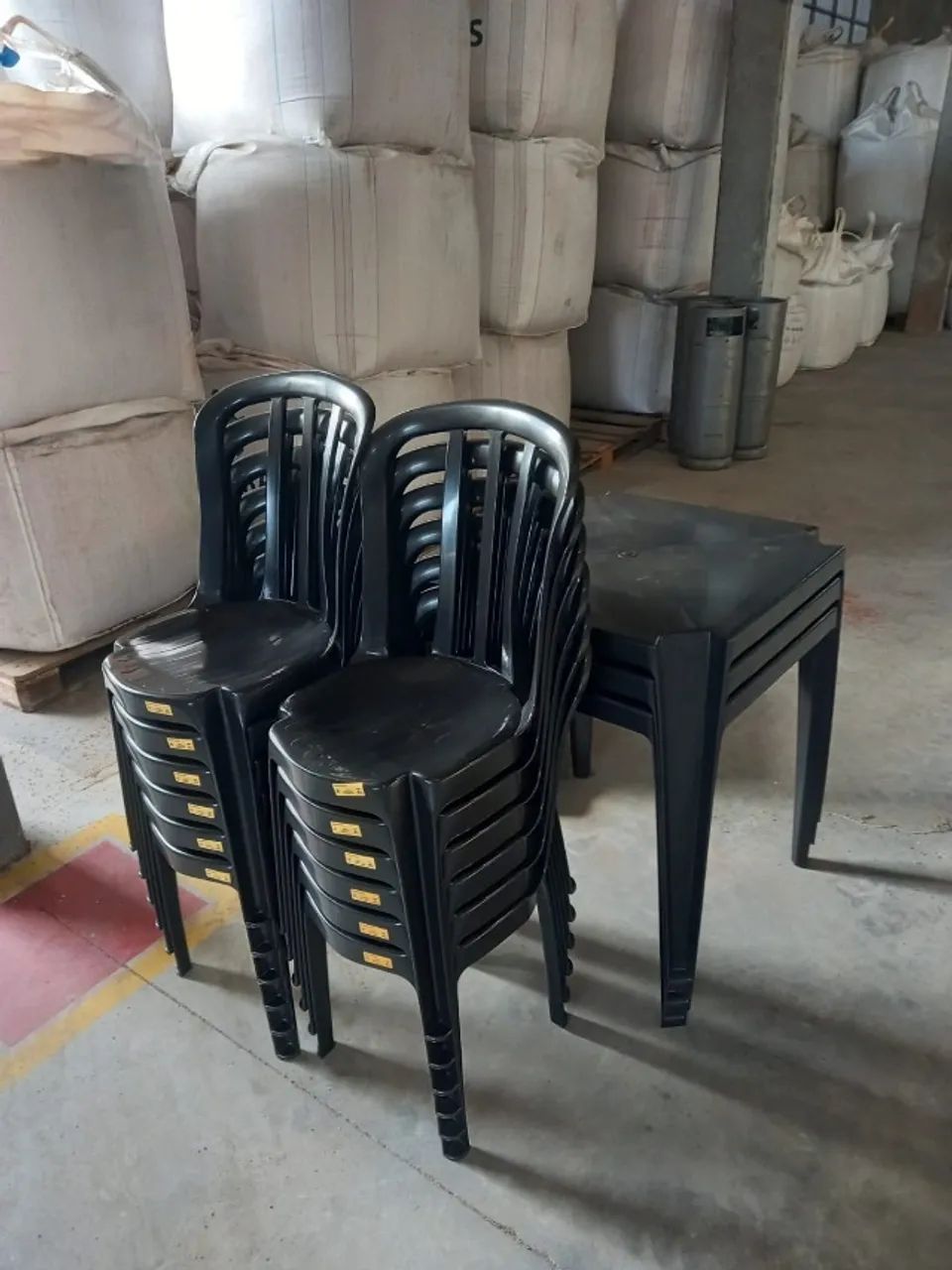 CONJUNTO DE MESA PLÁSTICA NOVA DE ÓTIMA QUALIDADE - Foto 3