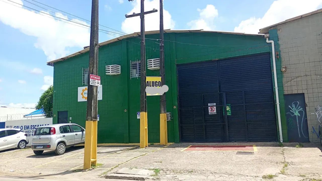 Alugo excelente e amplo galpão em ótima localização na Várzea!