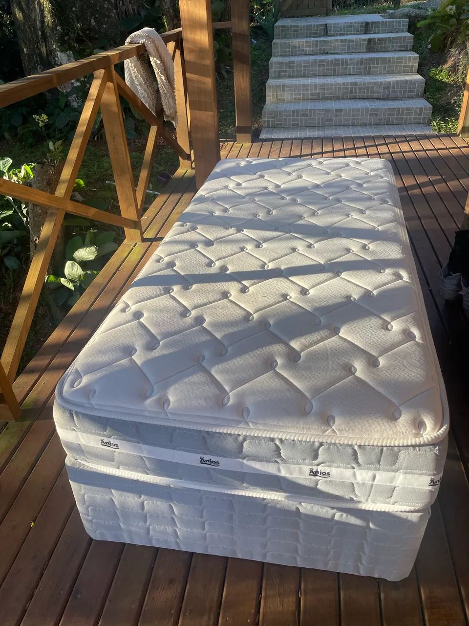 Cama de solteiro + colchao em otimo estado