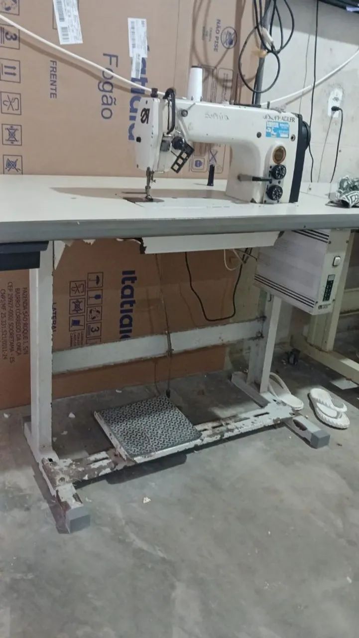Vende máquina de costura 