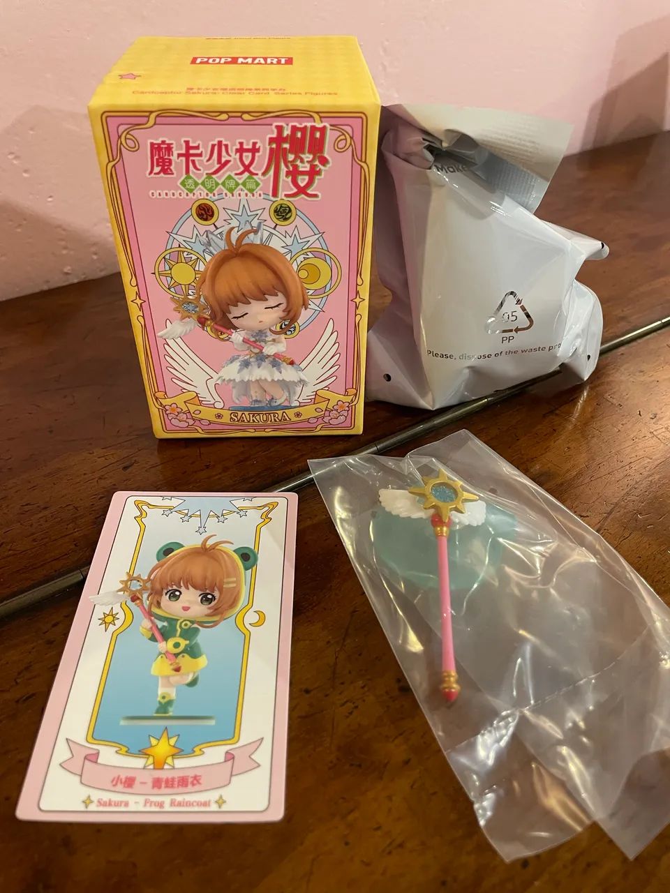 POP MART Cardcaptor Sakura Frog Raincoat  - Foto 3