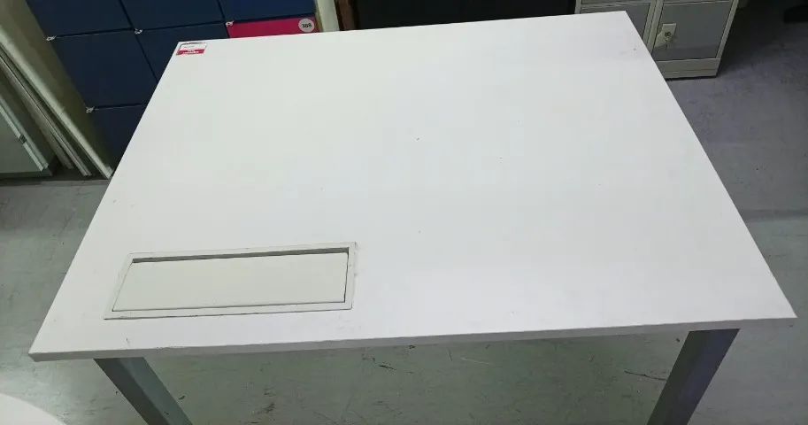 Mesa Para Escritório Branca Com Pés de Ferro - Foto 5