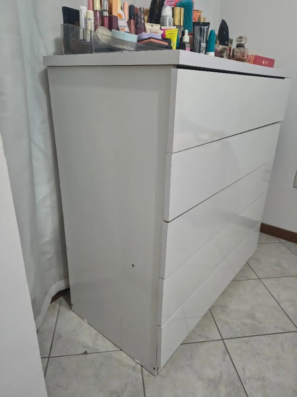 Cômoda branca com 5 gavetas  - Foto 4