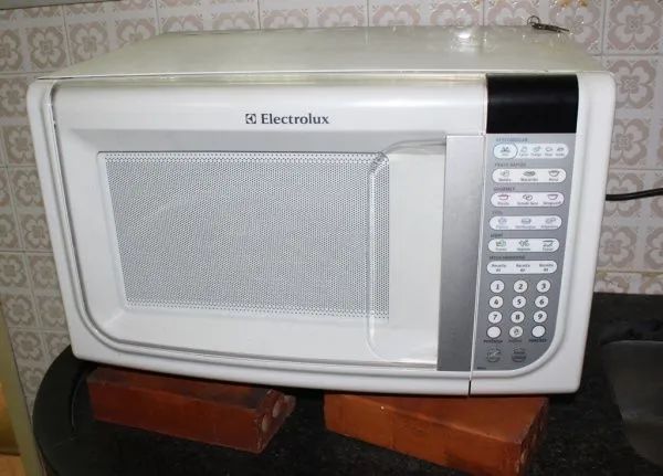 Microondas Eletrolux 30 litros 110v funcionando perfeitamente 