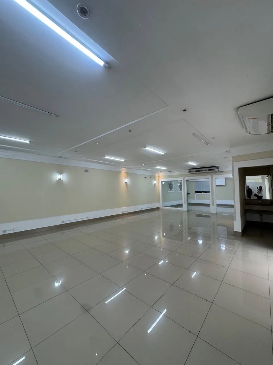 Casa para alugar ou comprar com 300m² e 3 vagas - Foto 2