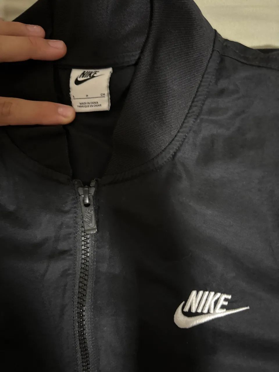 Jaqueta Bomber nike preta original  - Foto 2