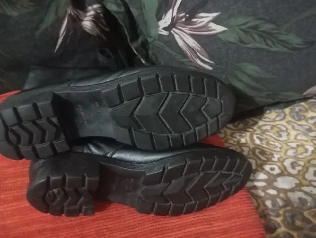 Bota de couro ,em perfeito estado ,calca 36 36 - Foto 2