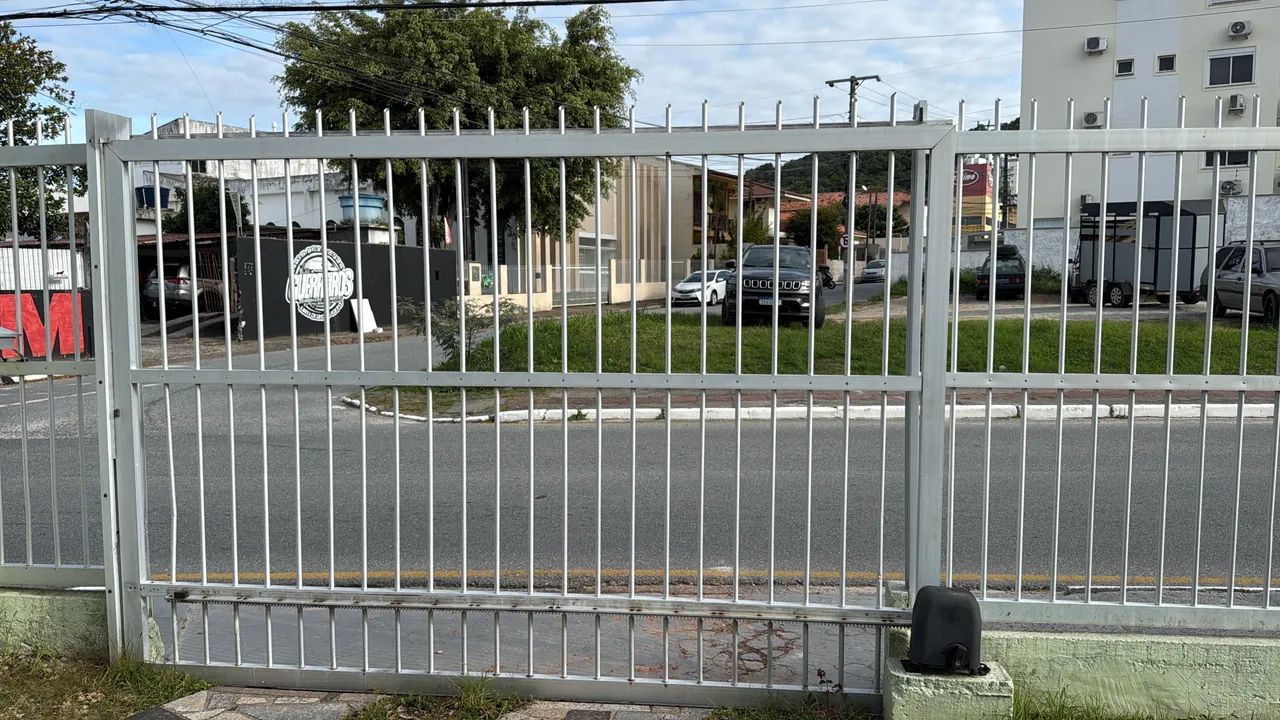 Vendo grades e portão de alumínio 