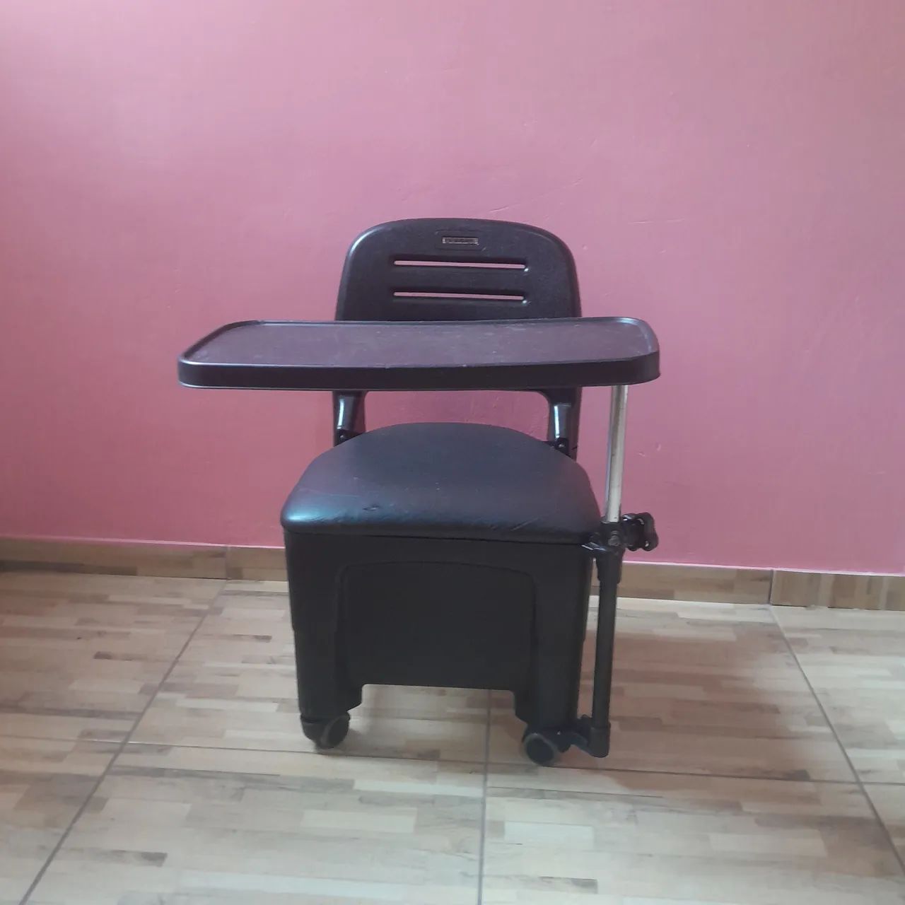Vendo cadeira de manicure em bom estado de conservação  - Foto 2