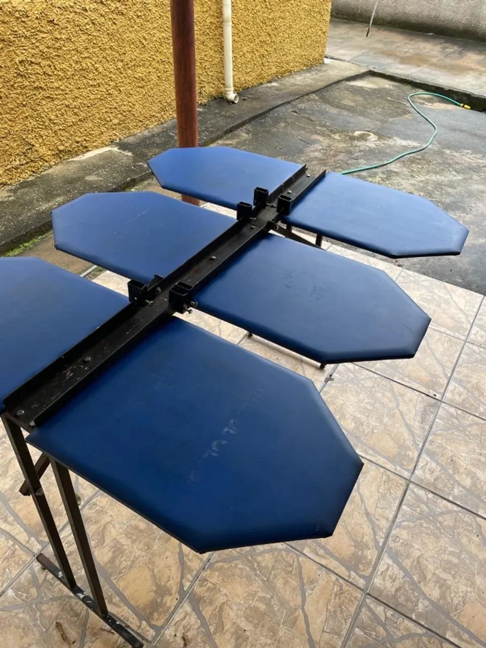 Mesa para silkscreen com seis berços de madeira