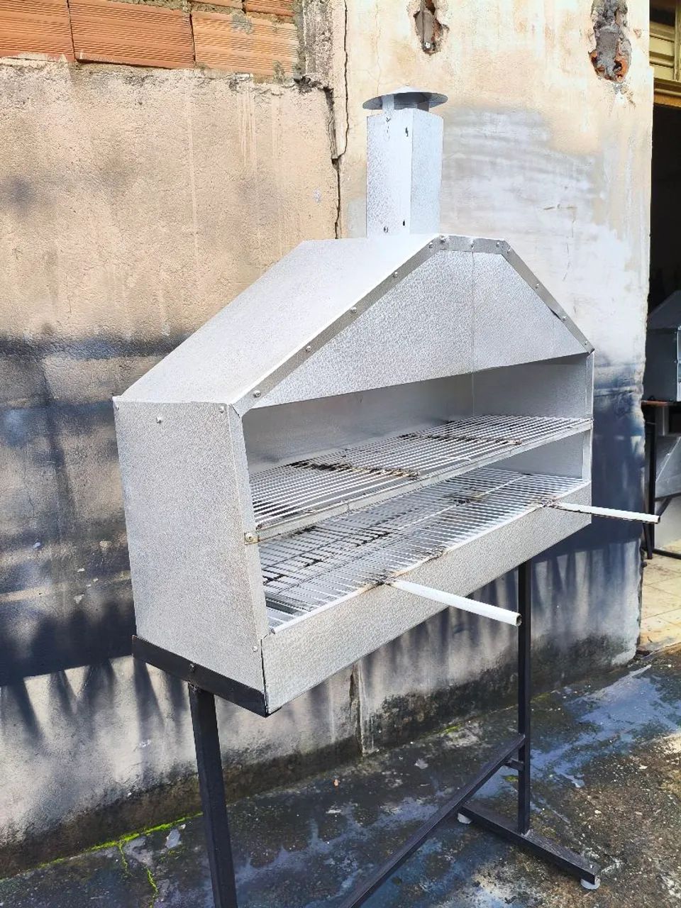 Churrasqueira para espetinhos galvanizada 100x30cm  - Foto 2