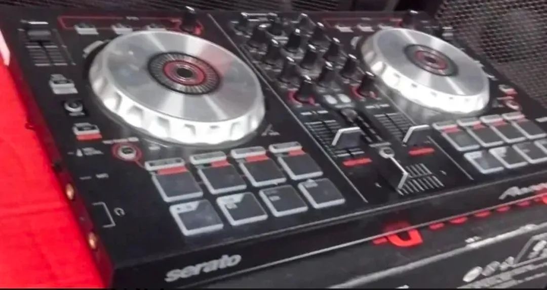Controladdora Pioneer Ddj-sb2 Perfeito Funcionamento (Usado