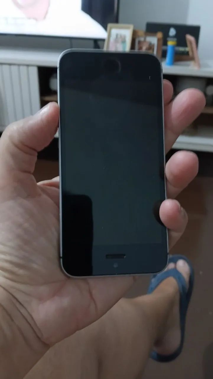 Iphone SE cinza 32 gb bateria 74% funcionando perfeitamente