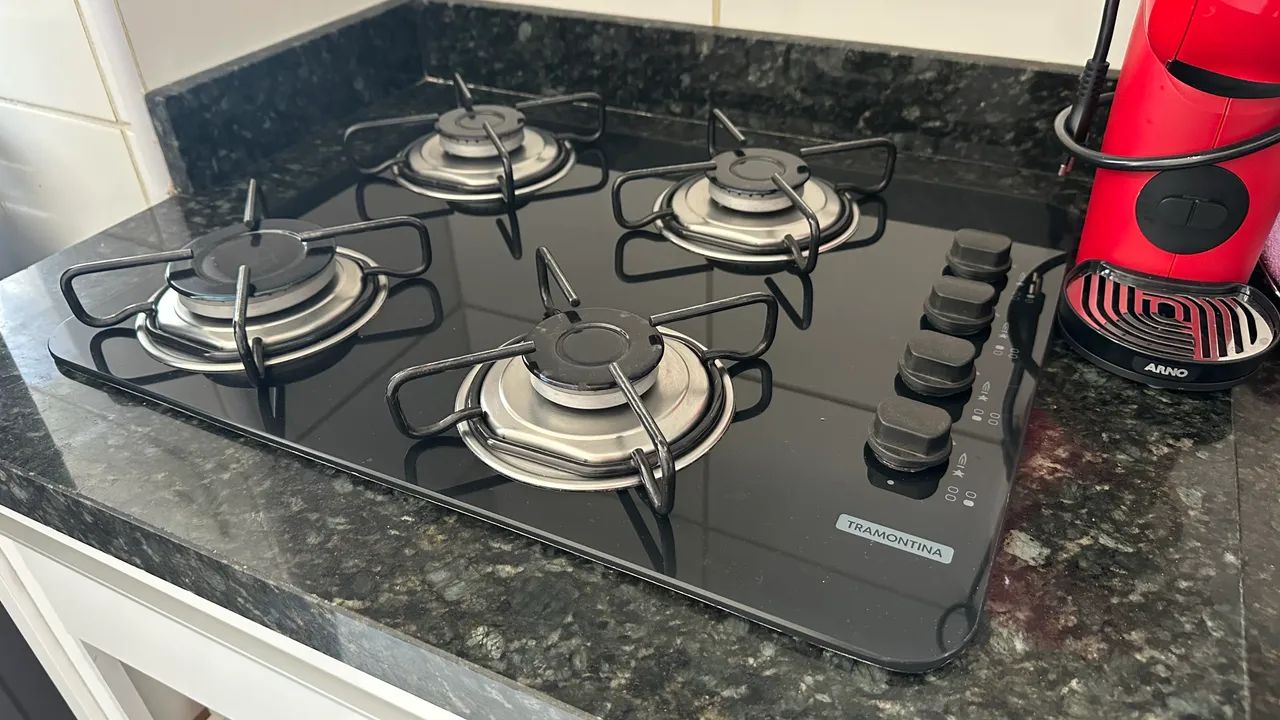 Armários planejado Laca, prateleiras, cocktop, marmore, Cuba e suggar. Cozinha completa.  - Foto 4