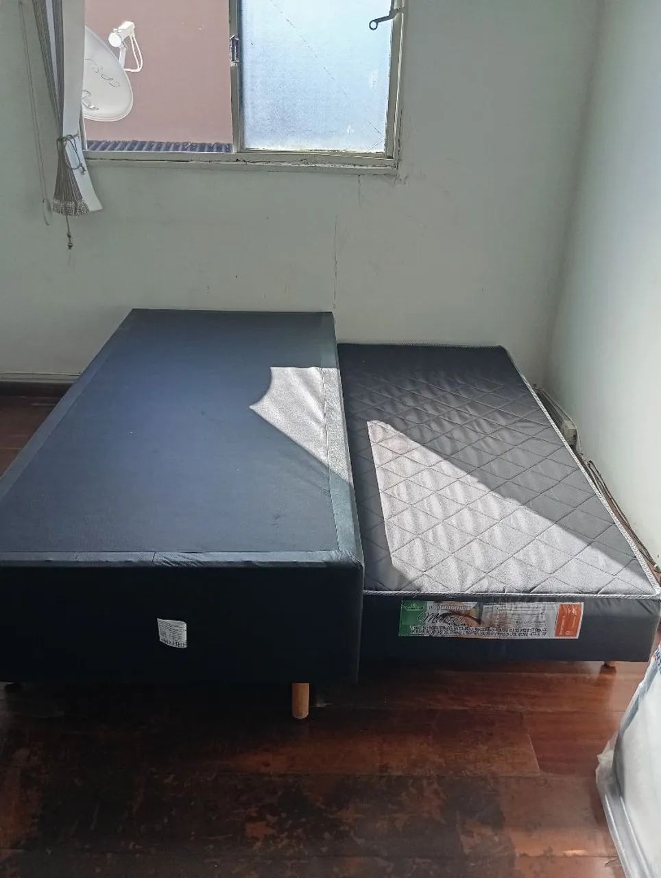 Vendo cama box solteiro com outra  - Foto 2
