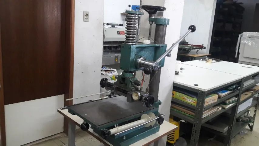Máquina Hot-stamping TR-2 para gravação sublimação e transfer em diversos materiais