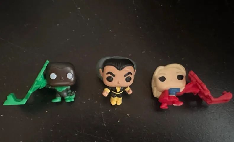 mini funko pop kinder joy dc importados (desapego) - Foto 3