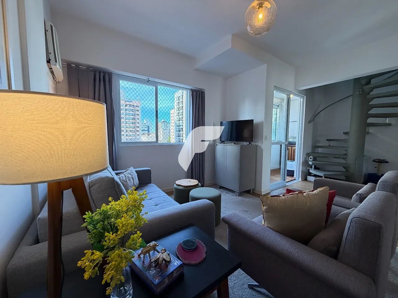 APARTAMENTO DUPLEX - CENTRO - FLORIANÓPOLIS