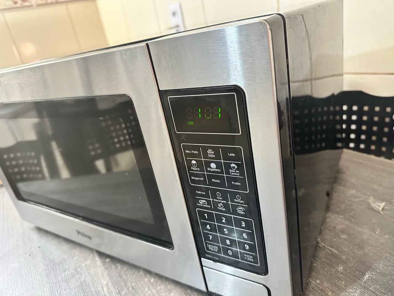 Microondas Philco preto com inox 32L - Foto 4