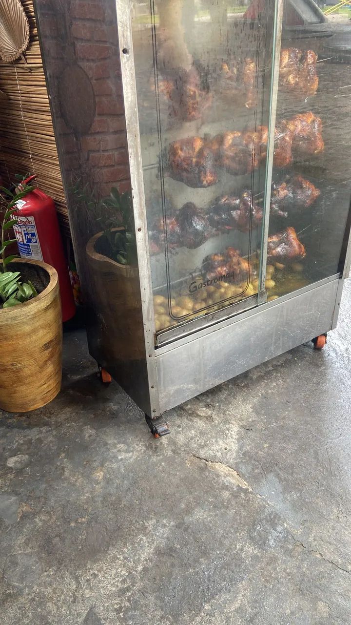 Máquina de galeto de 6 espetos 