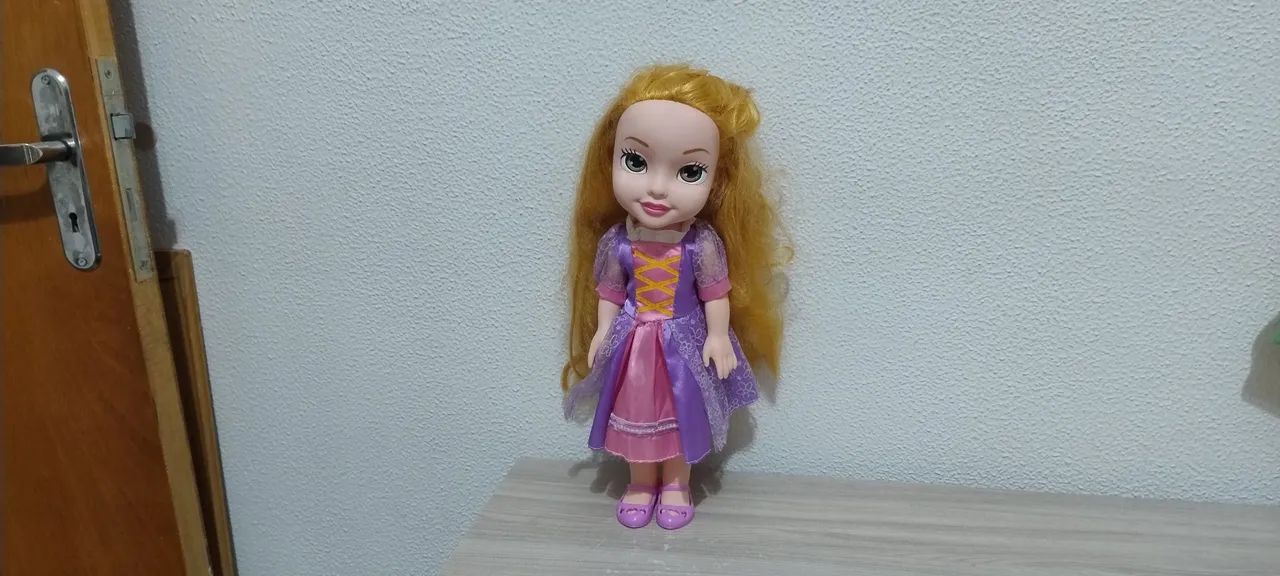 Boneca Rapunzel 35 cm de altura