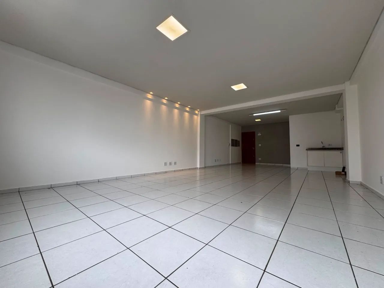 Sala comercial na Rua Santos Dumont com 53m² | Maringá-PR - Foto 2