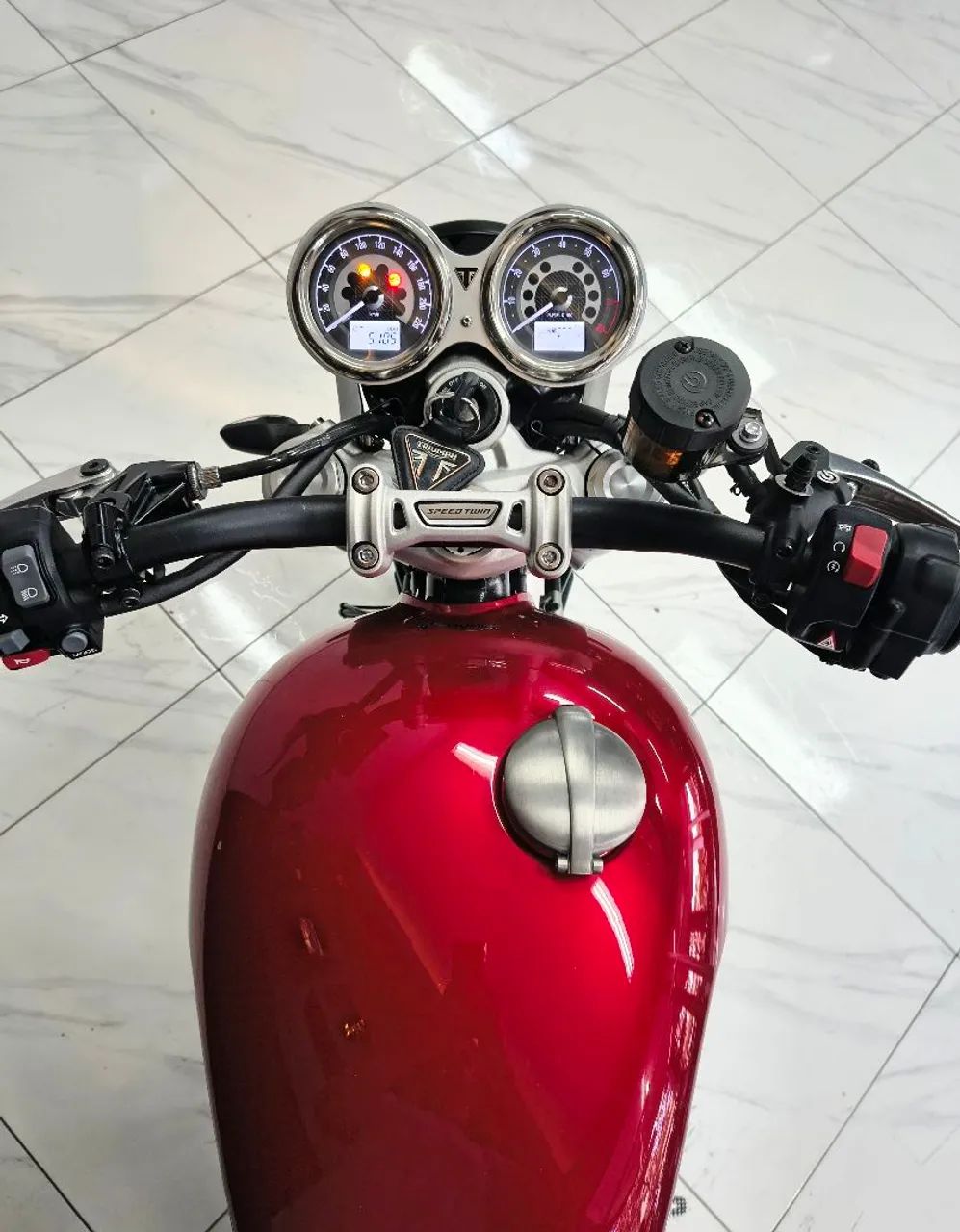 Triumph Speed Twin 1200 - Foto 3