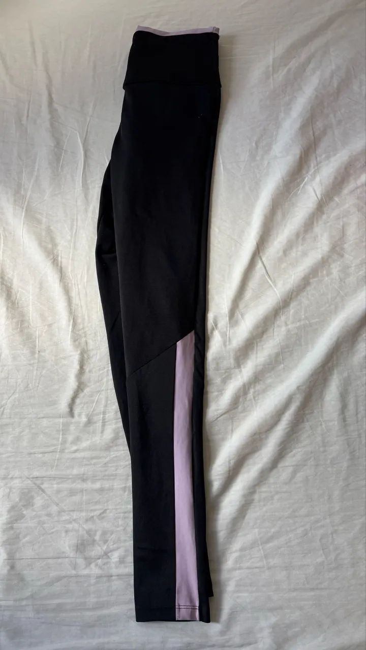 Calça preta de academia com detalhe rosa  - Foto 3