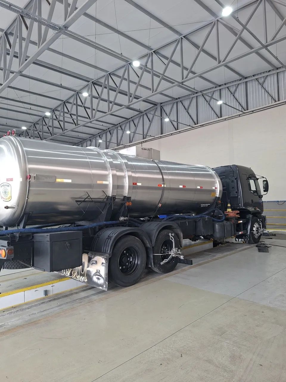  Caminhão tanque  - Foto 2